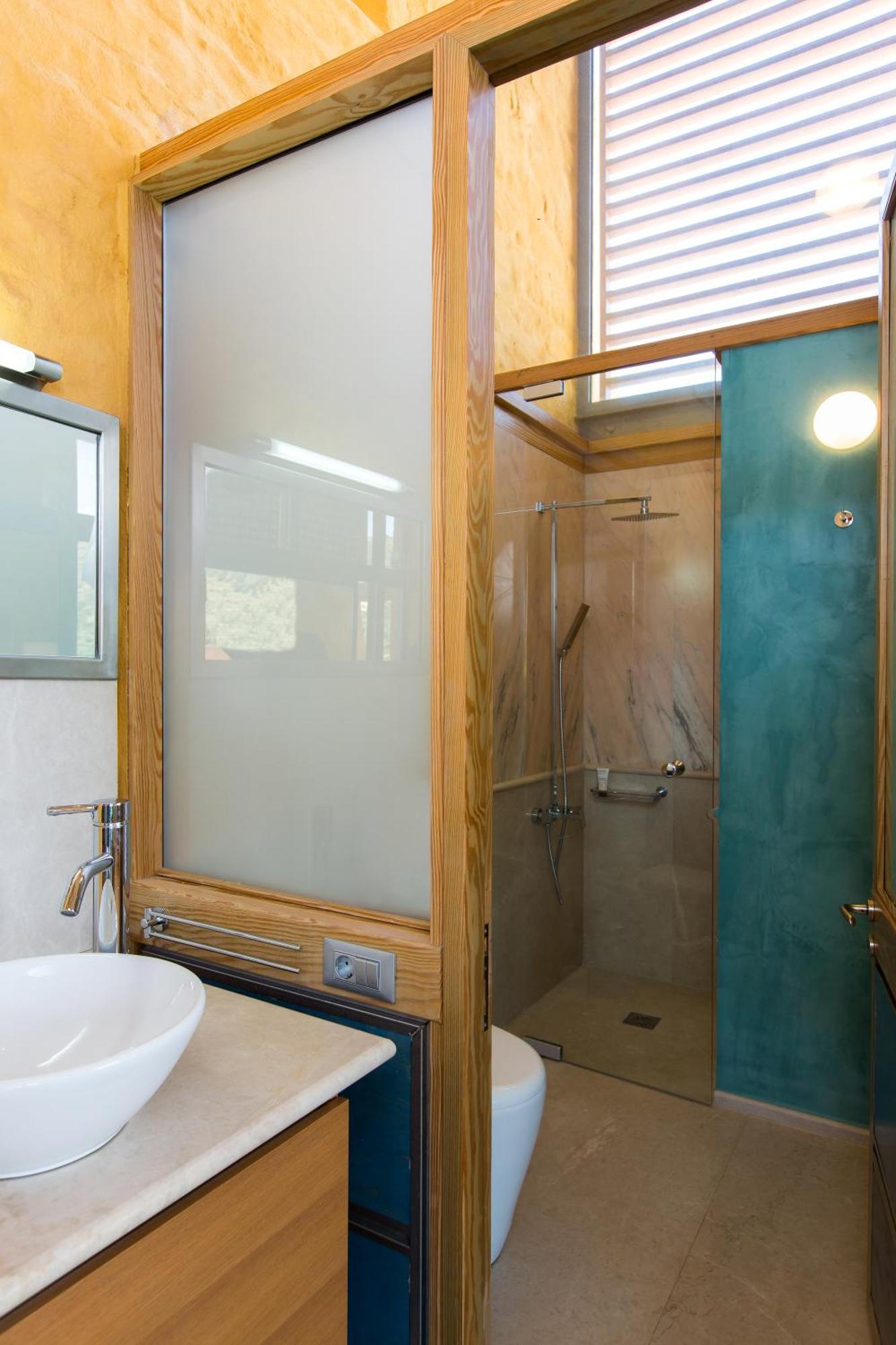 Beachfront Ravdoucha Epavlis Eleni Villa - Pool, Hot Tub, Gym, Sauna, Private Parking, Wifi 하니아 외부 사진