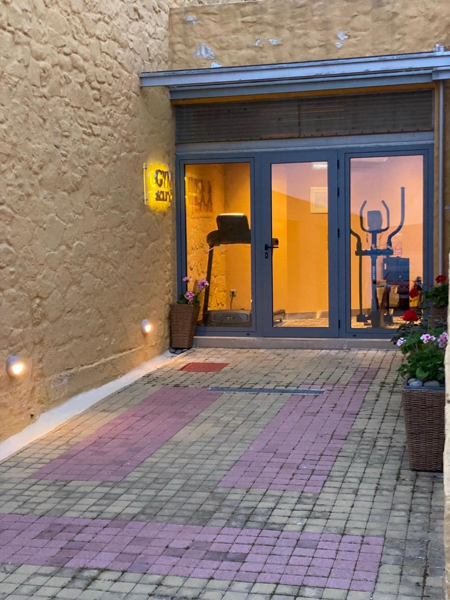 Beachfront Ravdoucha Epavlis Eleni Villa - Pool, Hot Tub, Gym, Sauna, Private Parking, Wifi 하니아 외부 사진