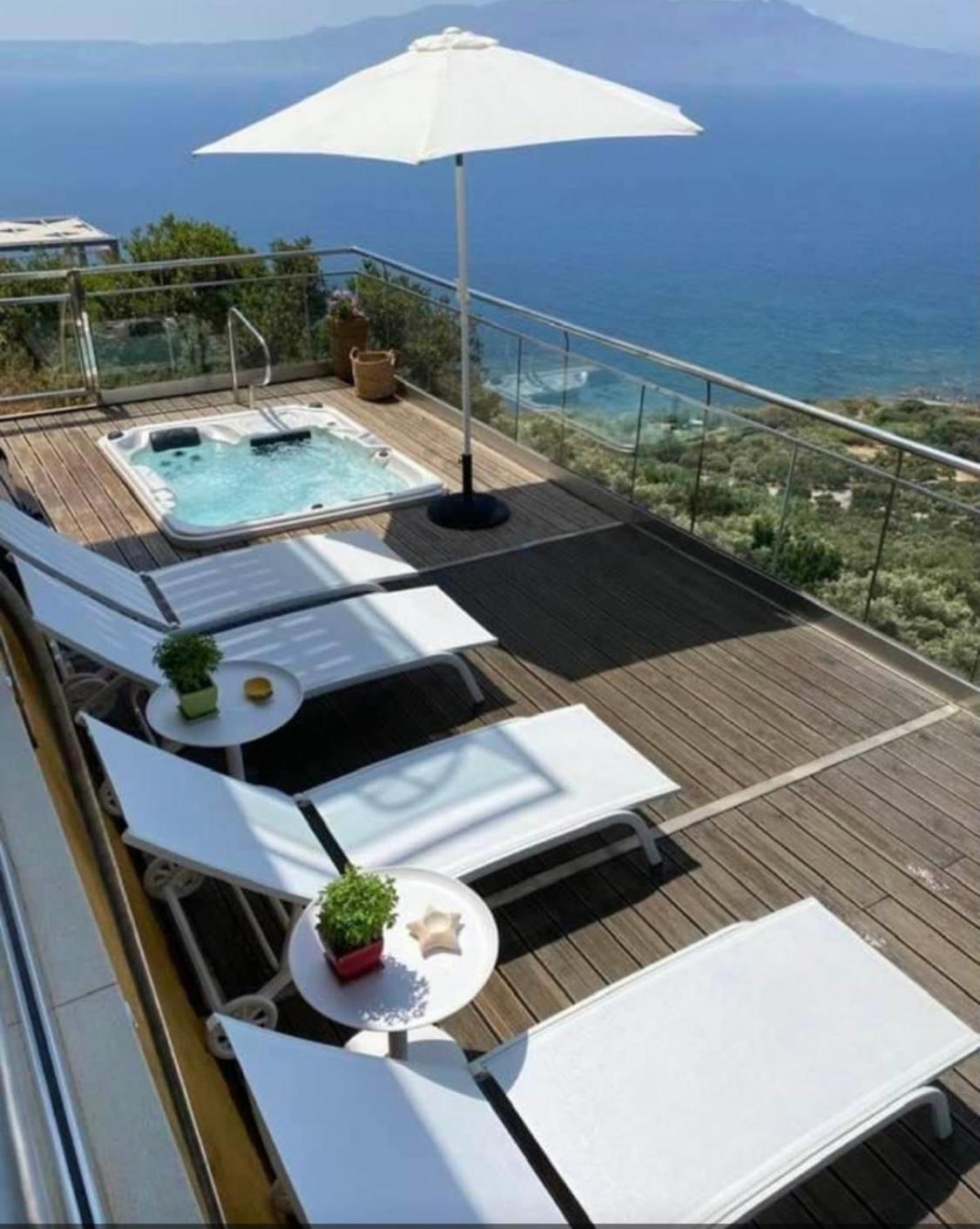 Beachfront Ravdoucha Epavlis Eleni Villa - Pool, Hot Tub, Gym, Sauna, Private Parking, Wifi 하니아 외부 사진