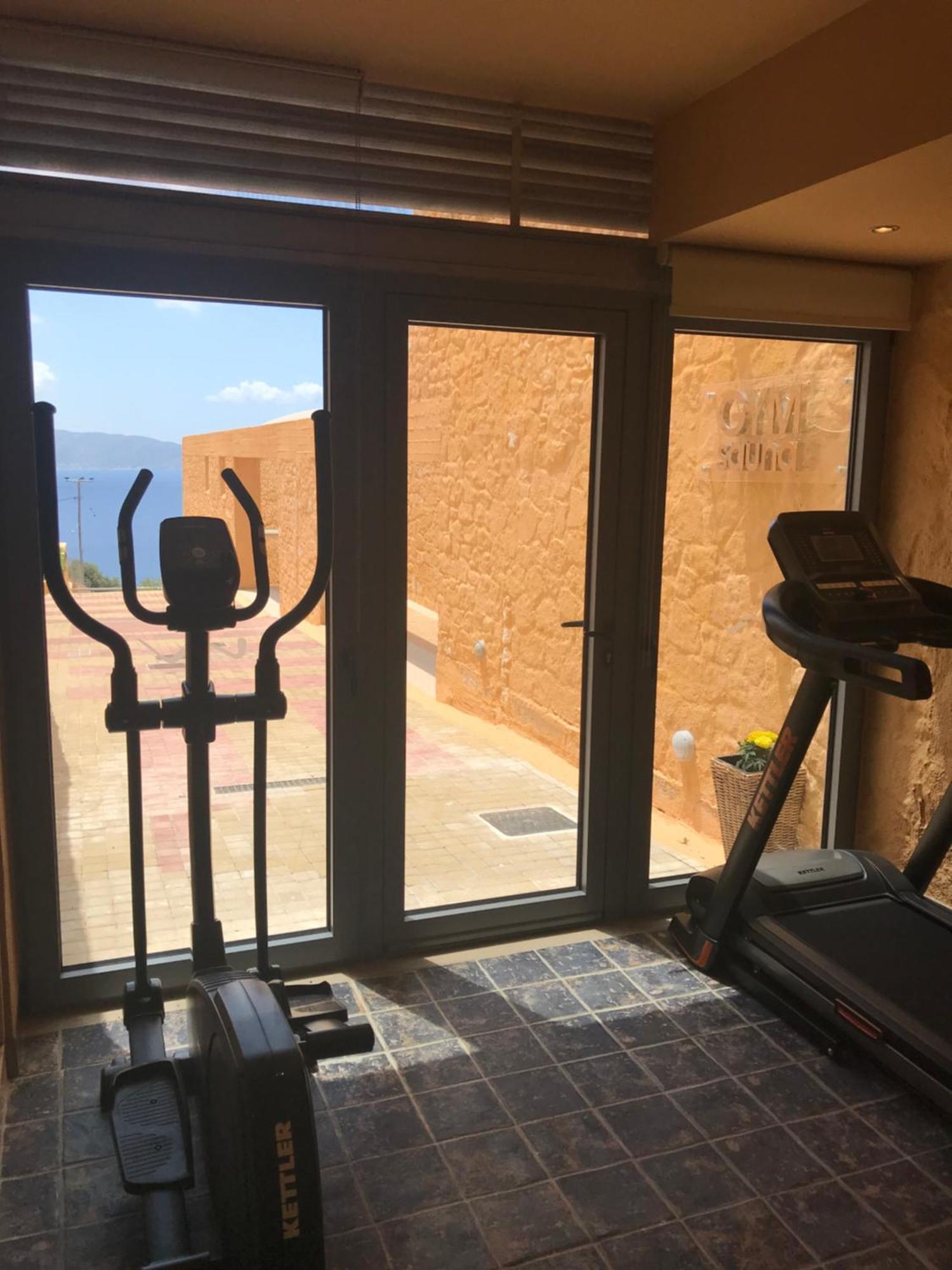 Beachfront Ravdoucha Epavlis Eleni Villa - Pool, Hot Tub, Gym, Sauna, Private Parking, Wifi 하니아 외부 사진