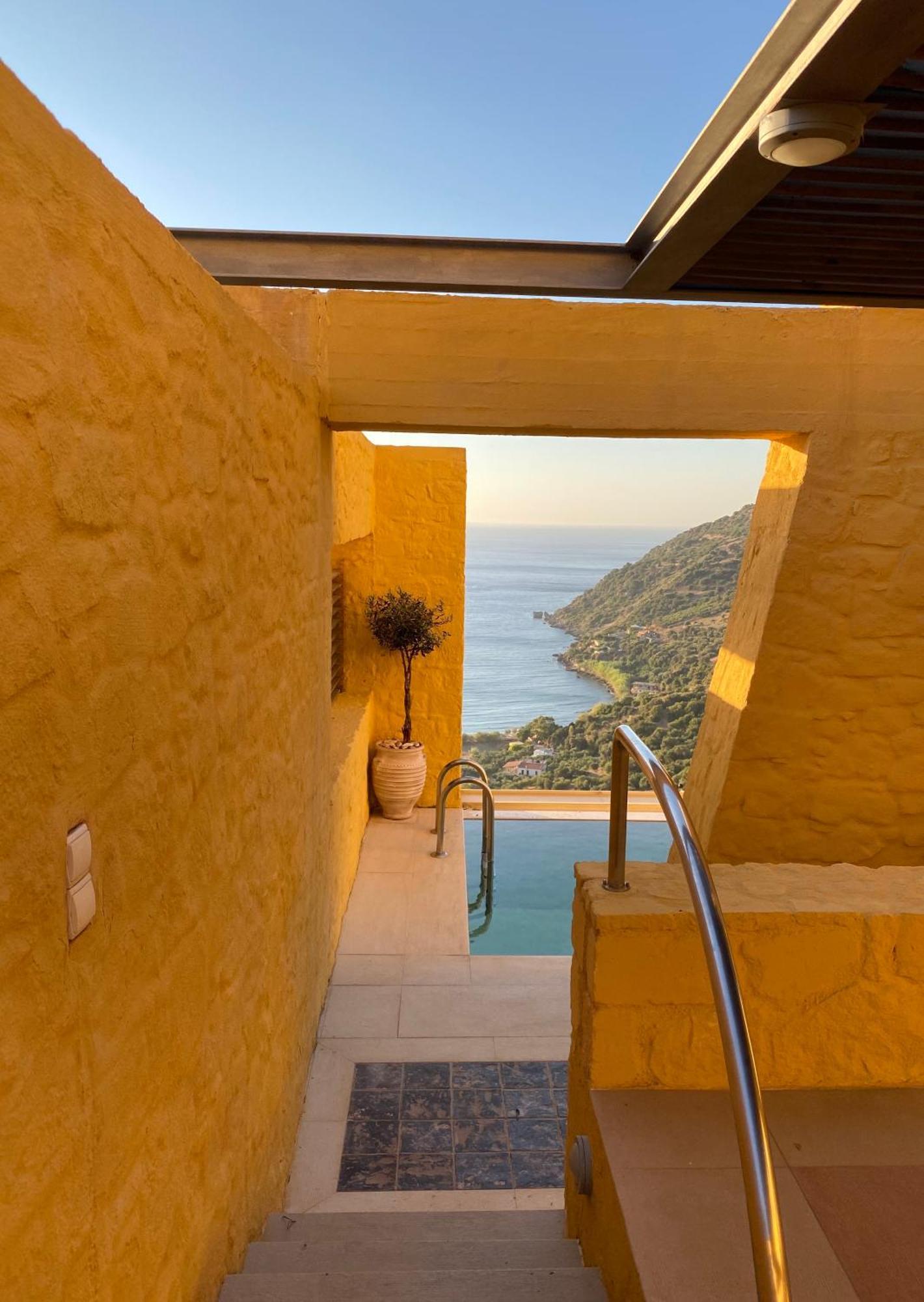Beachfront Ravdoucha Epavlis Eleni Villa - Pool, Hot Tub, Gym, Sauna, Private Parking, Wifi 하니아 외부 사진