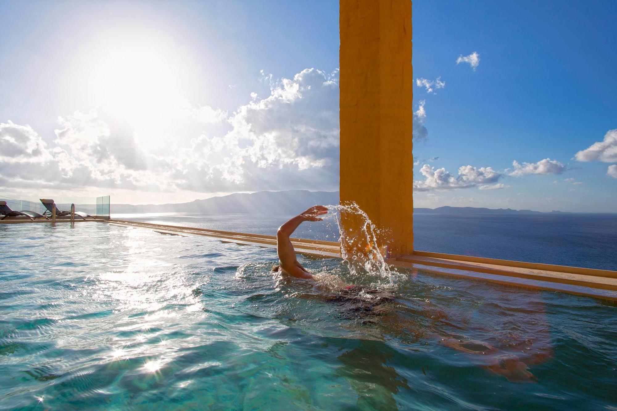Beachfront Ravdoucha Epavlis Eleni Villa - Pool, Hot Tub, Gym, Sauna, Private Parking, Wifi 하니아 외부 사진
