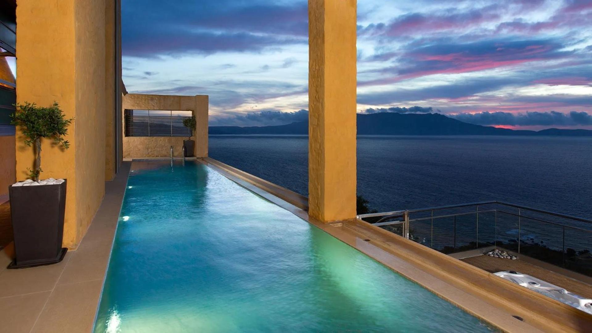 Beachfront Ravdoucha Epavlis Eleni Villa - Pool, Hot Tub, Gym, Sauna, Private Parking, Wifi 하니아 외부 사진