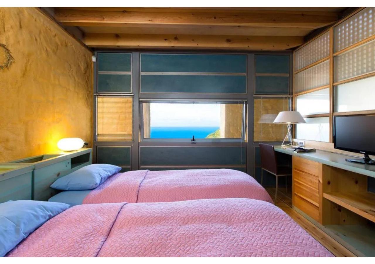 Beachfront Ravdoucha Epavlis Eleni Villa - Pool, Hot Tub, Gym, Sauna, Private Parking, Wifi 하니아 외부 사진