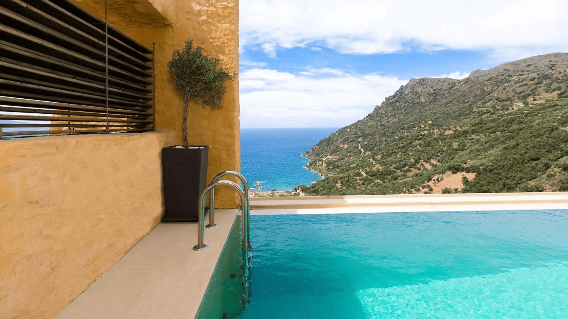 Beachfront Ravdoucha Epavlis Eleni Villa - Pool, Hot Tub, Gym, Sauna, Private Parking, Wifi 하니아 외부 사진
